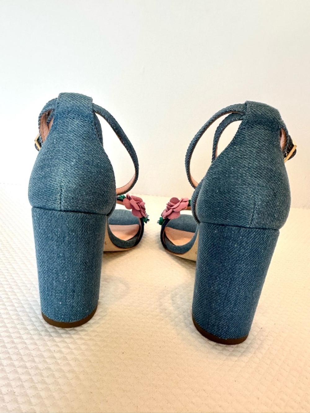 Kate Spade NY RARE Blue Denim Block Heel Sandals with Floral Appliqué Festive - Picture 3 of 10